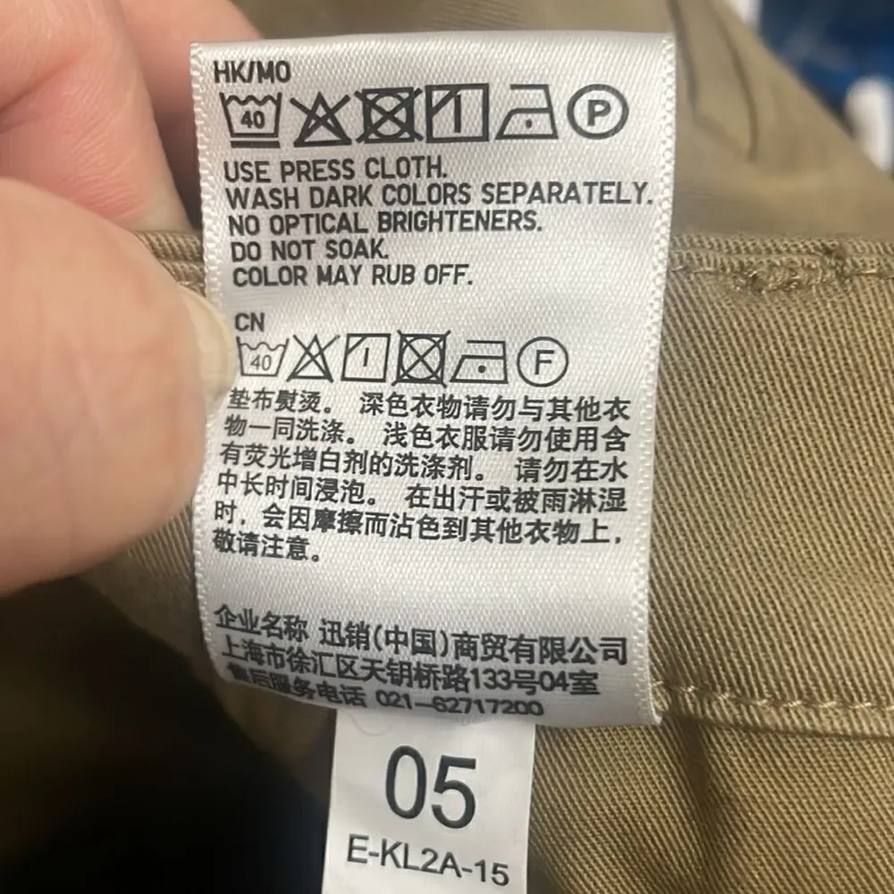 Uniqlo | khaki 4 pocket pants size 30/40.      (5) Uniqlo (76 cm) waist, slacks.